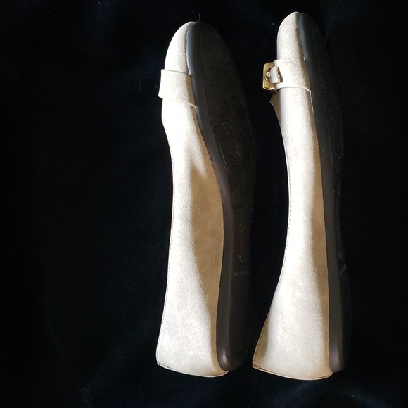 Womens American Eagle flats - Picture 4 of 4